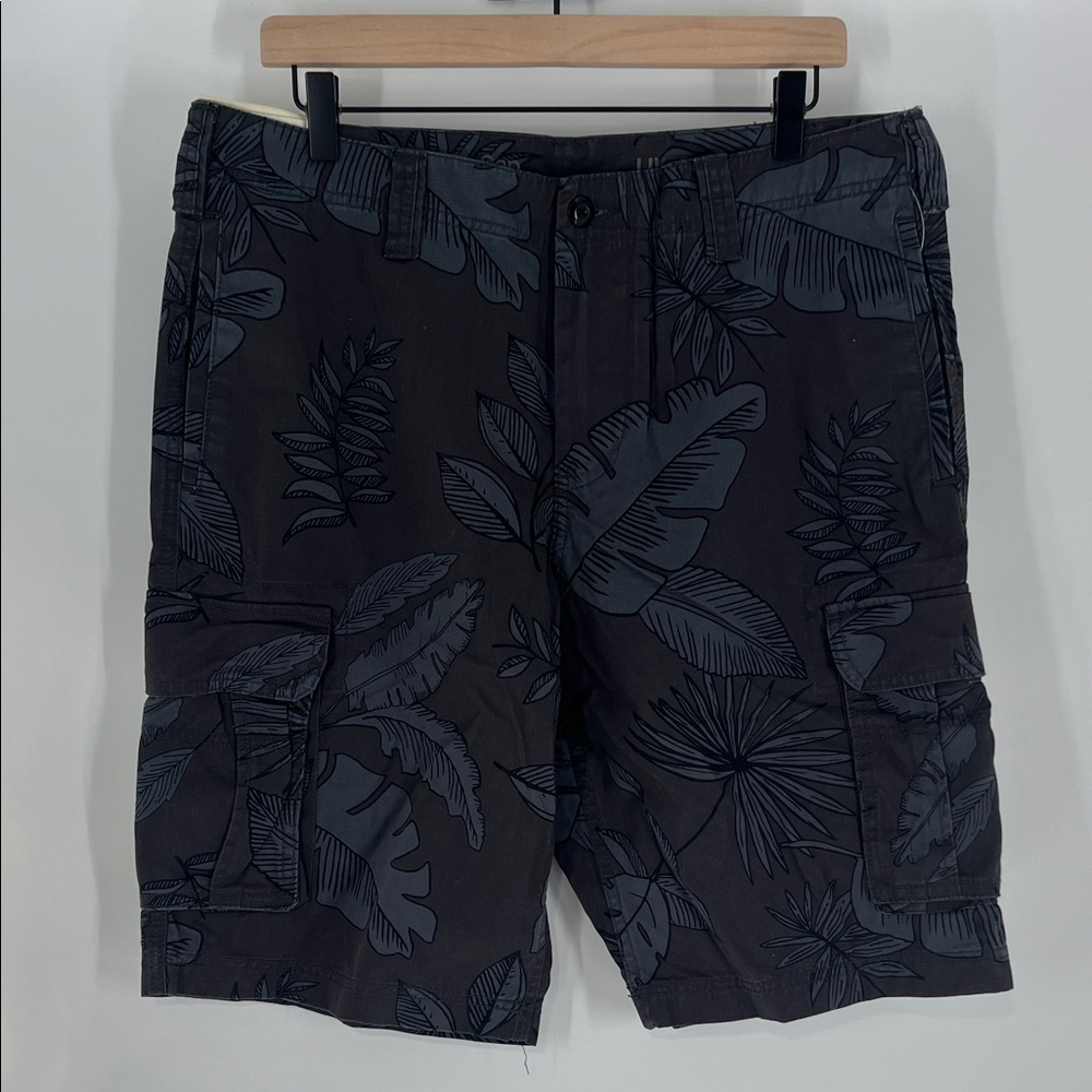 GAP Gray Cargo Shorts Size 34 NWT